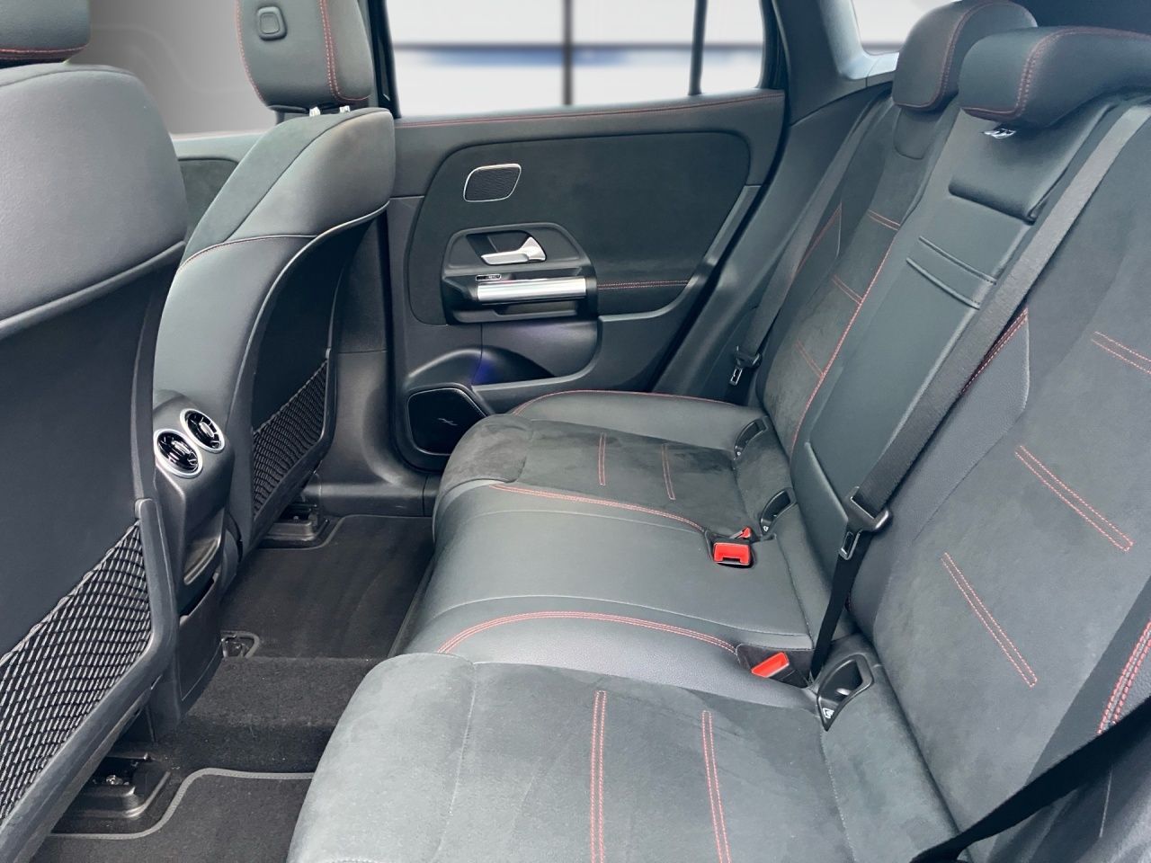 Fahrzeugabbildung Mercedes-Benz EQA 350 4M BONUS+AMG+AHK+PANO+BUR+MEM+360+DISTR+