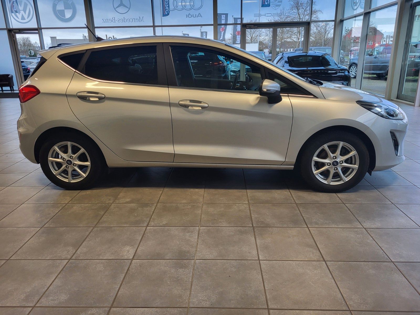 Fahrzeugabbildung Ford Fiesta Titanium/Winterpaket/Sportsitze/LED