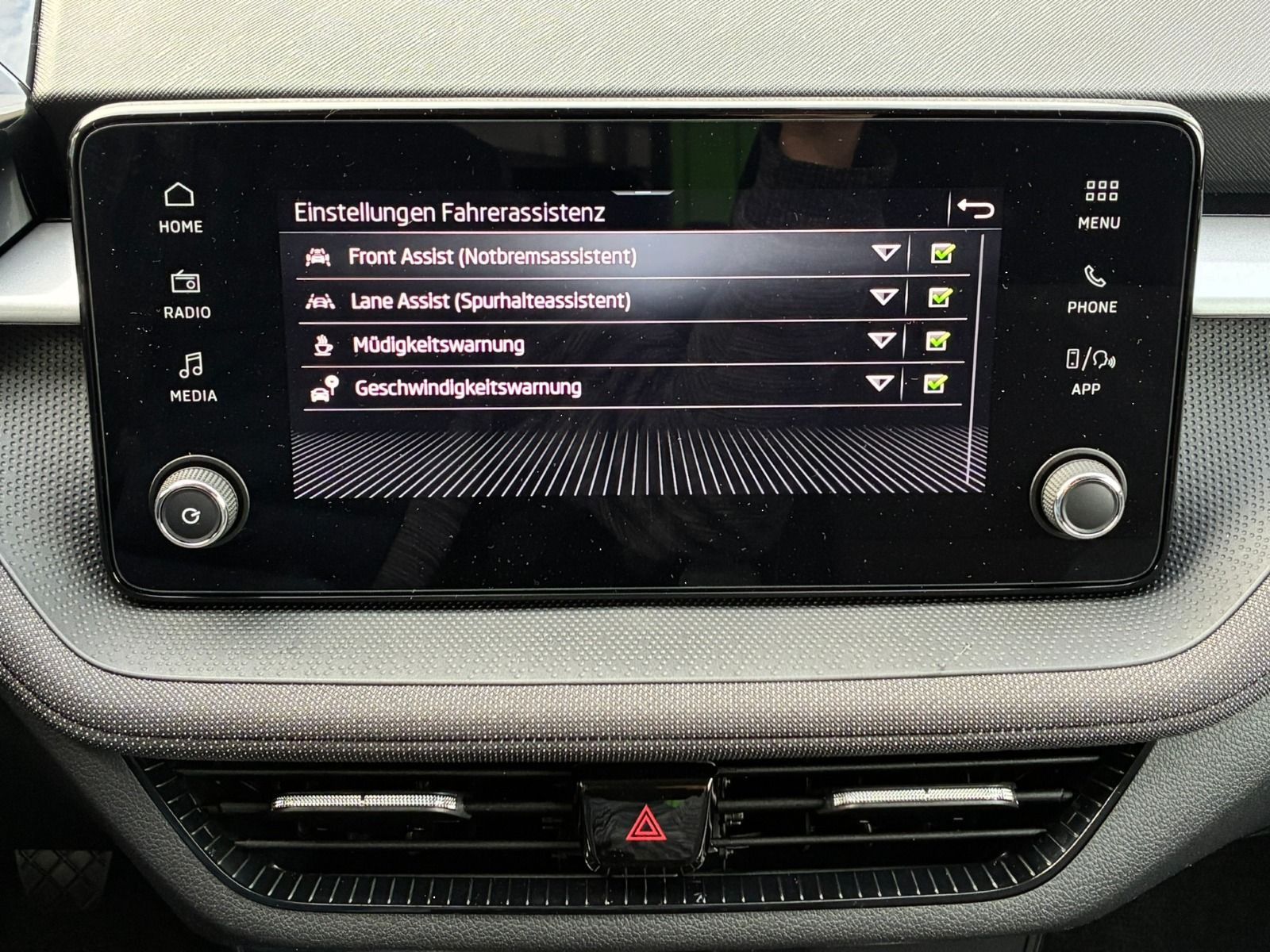 Fahrzeugabbildung SKODA Fabia Selection 95PS 5-Gang*RFK*LED*BehLenkrad*S