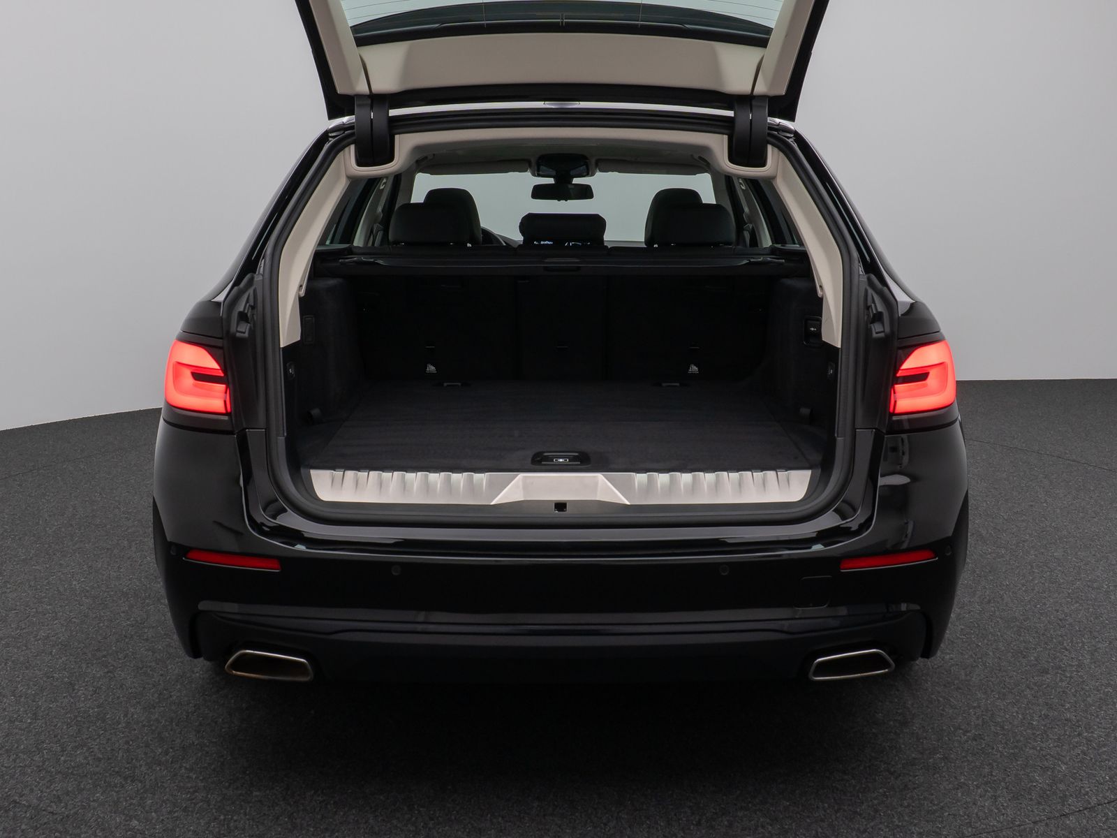 Fahrzeugabbildung BMW 530e Panorama Leder DAB H/K WLAN Stop&Go Alarm