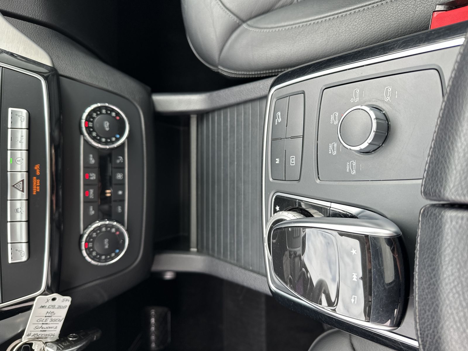 Fahrzeugabbildung Mercedes-Benz GLE 350d 4Matic 9G NAV+LED+SHZ+GLASDACH+EU6