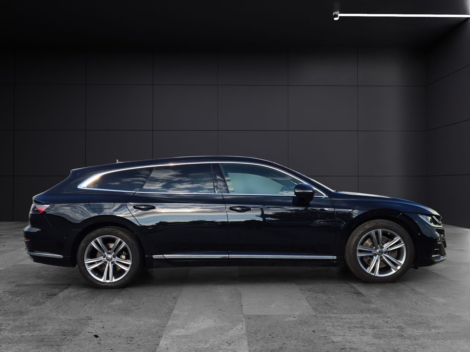 Fahrzeugabbildung Volkswagen Arteon SB TSI R-Line DSG 4M Matrix AHK Navi AID