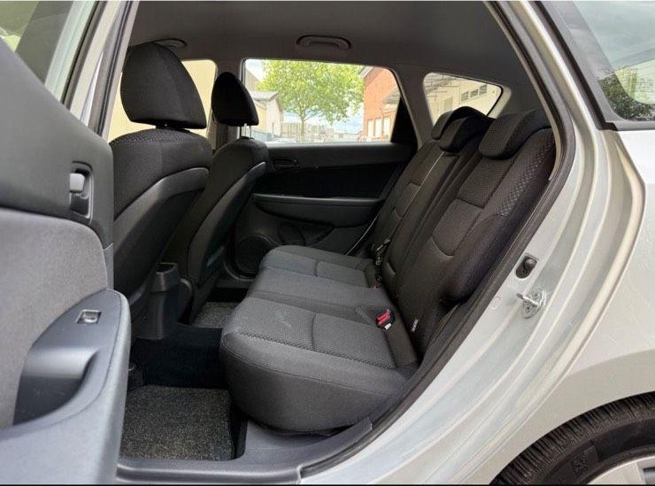 Hyundai i30 2009 — interior