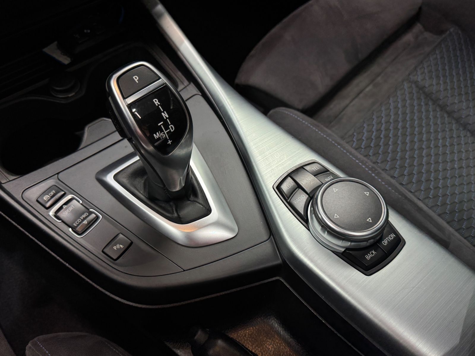 Fahrzeugabbildung BMW M135 i xDrive|AUTOMATIK|H&K|NAVI|KAMERA|