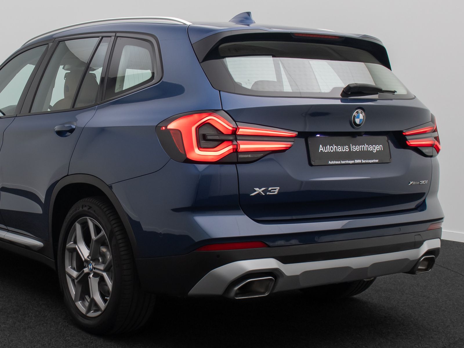 Fahrzeugabbildung BMW X3 xD30i AHK Kamera DAB Komfort Memory Leder 19"
