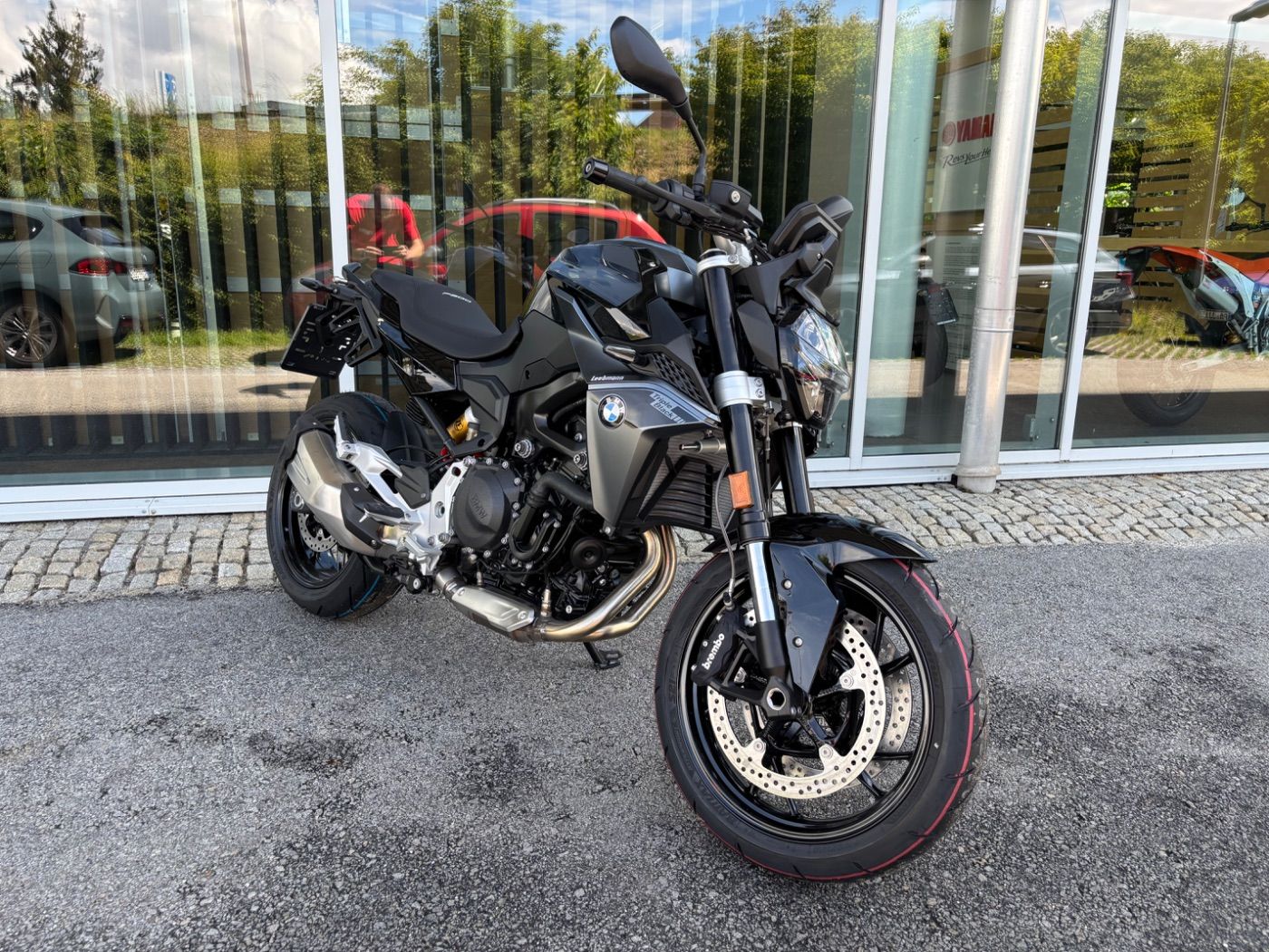 Fahrzeugabbildung BMW F 900 R Triple Black 4 Pakete