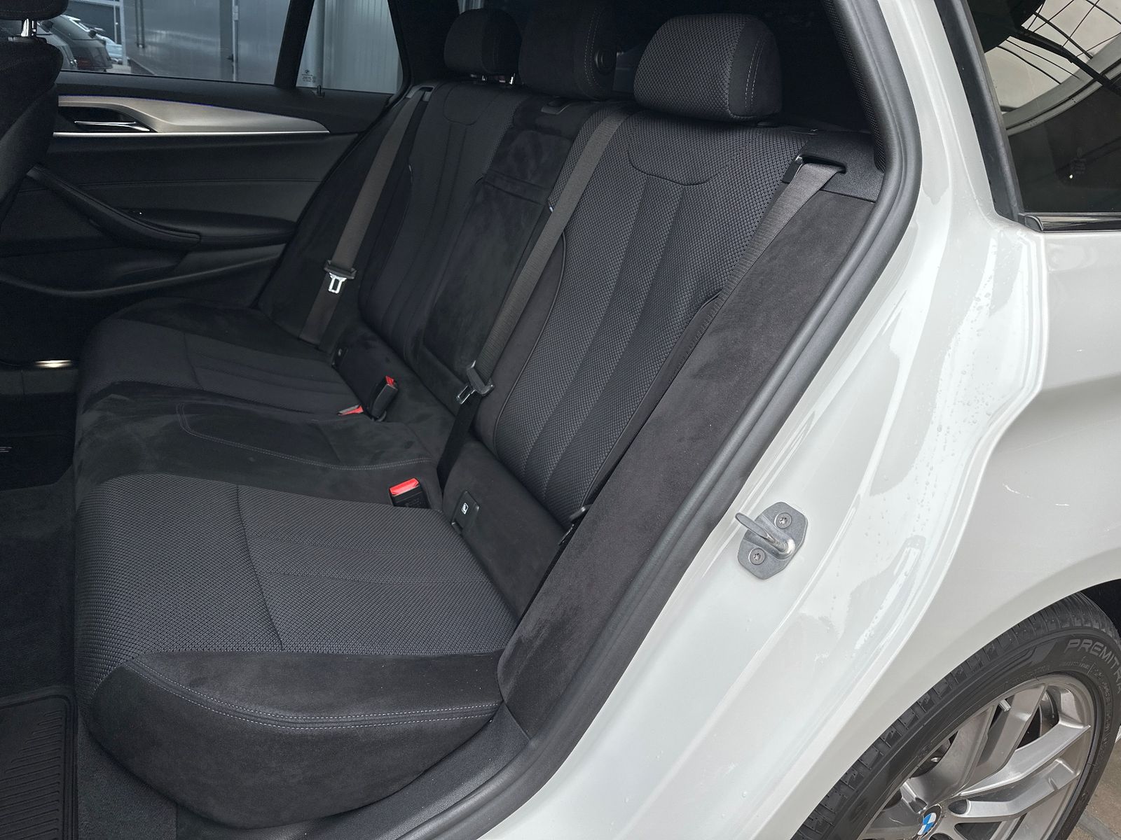 Fahrzeugabbildung BMW 520 d Touring xDrive M-Sport NAV+LED+SHZ+DA+EU6
