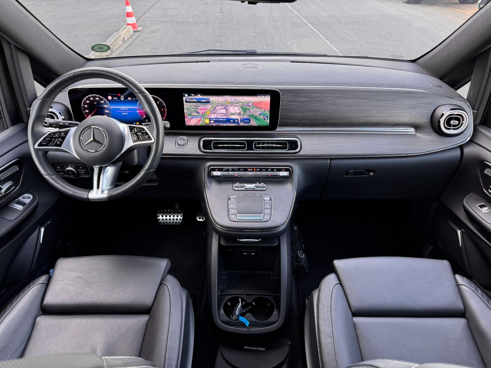 Fahrzeugabbildung Mercedes-Benz V 300 d 4MATIC AVA AMG AIRMATIC AHK DISTRONIC
