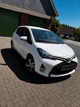Toyota Yaris Hybrid 1.5 Style|Automatik,Klima,TÜV 11/27 - Toyota Yaris von privat