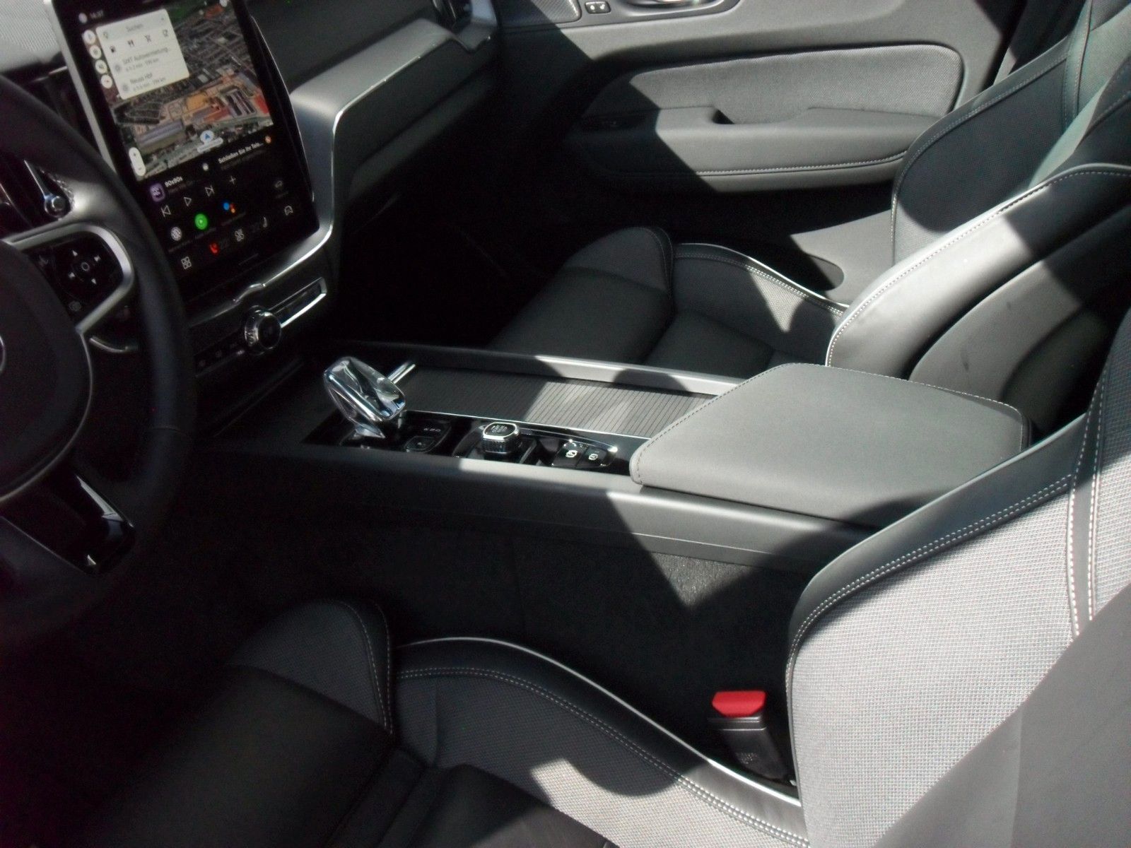 Fahrzeugabbildung Volvo XC 60 B5 Plus Black Edition AWD | Headup