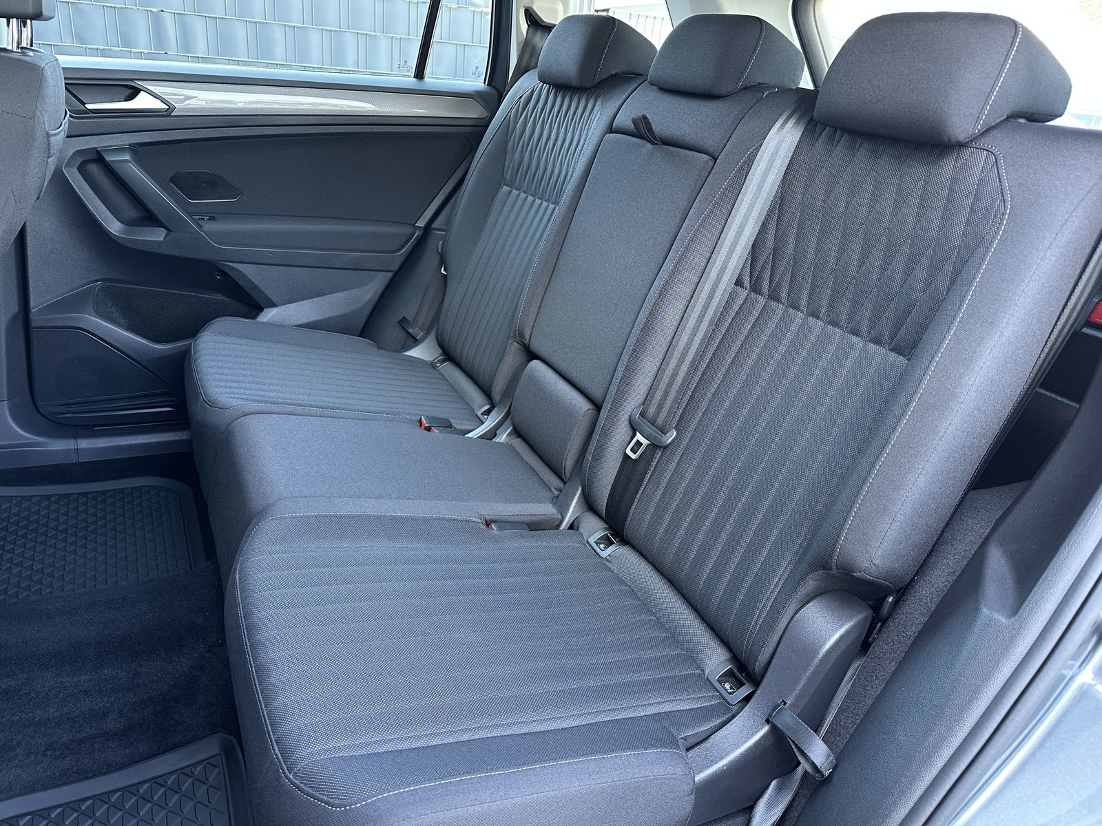 Fahrzeugabbildung Volkswagen Tiguan Allspace Life NAV+LED+PANO+HEAD-UP+18ZOLL