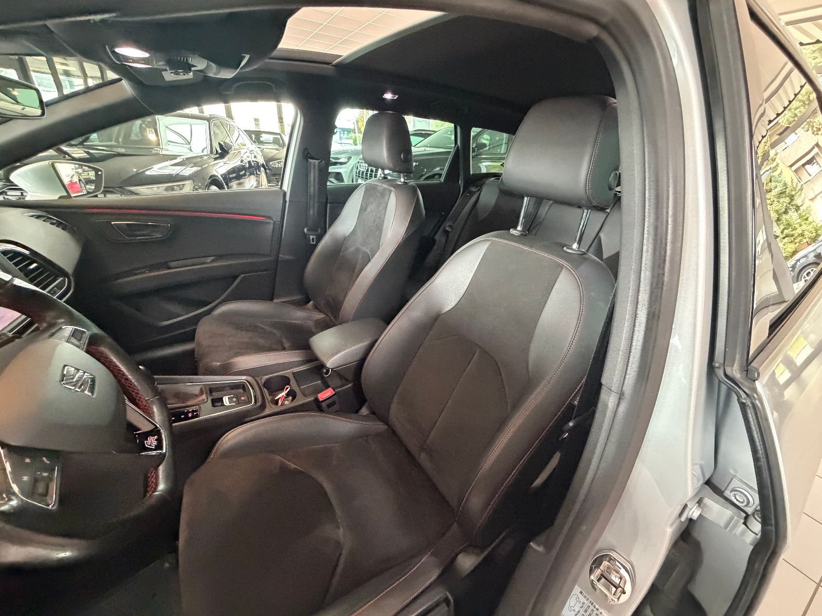 Fahrzeugabbildung SEAT Leon ST FR//ACC/LED/PANORAMA/APPLE-CAR/KAMERA
