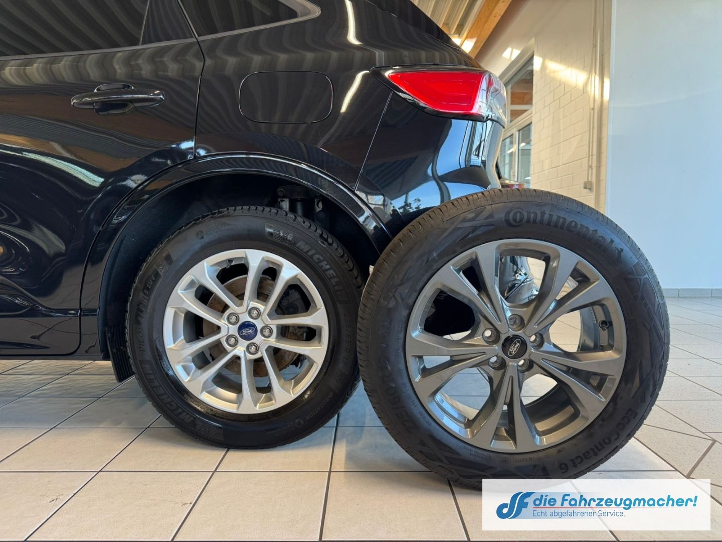 Fahrzeugabbildung Ford Kuga ST-Line HUD Navi Digitales Cockpit LED Blen