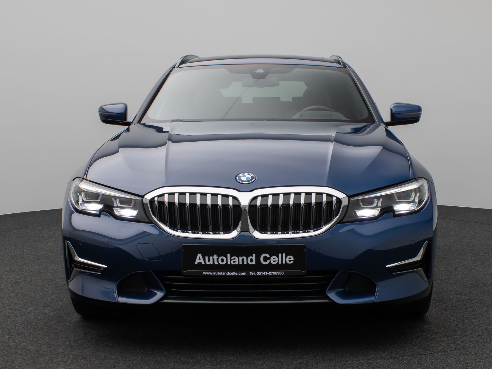 Fahrzeugabbildung BMW 330e xD Luxury Line Panorama Kamera HUD DAB AHK