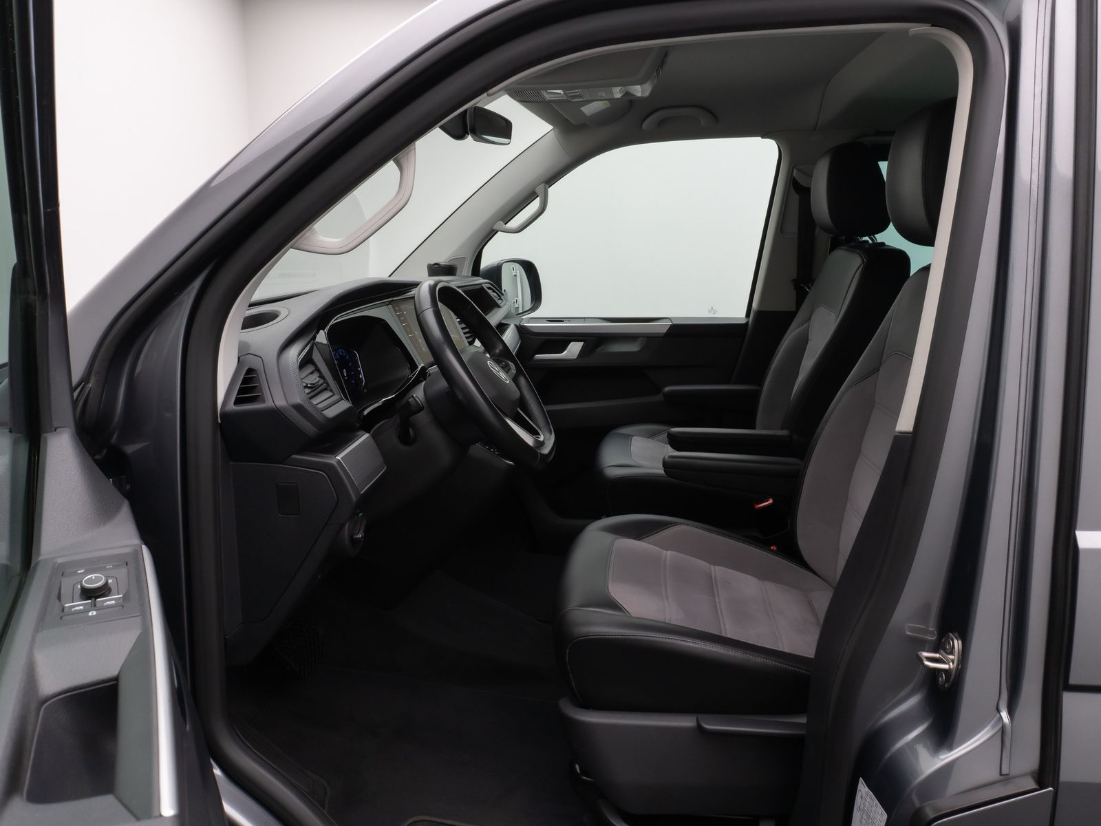 Fahrzeugabbildung Volkswagen T6 Multivan Kamera DAB Standheizung Navi Tempo