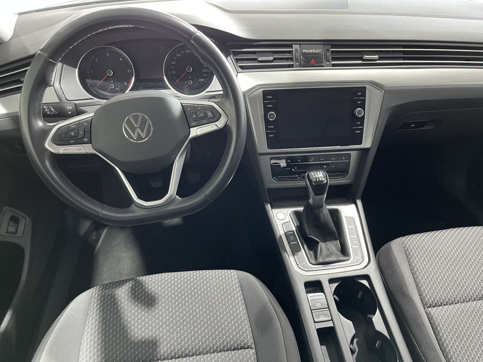 Fahrzeugabbildung Volkswagen Passat Variant 2.0 TDI*LED*AHK*Navi*ACC*Spur*