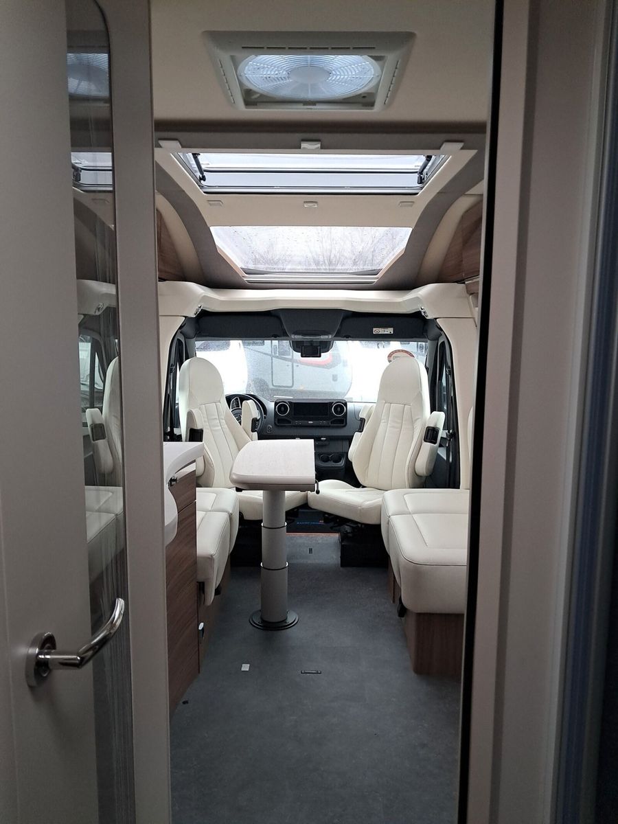 Fahrzeugabbildung Eura Mobil Contura CT 766 EF Luminary Paket, Markise