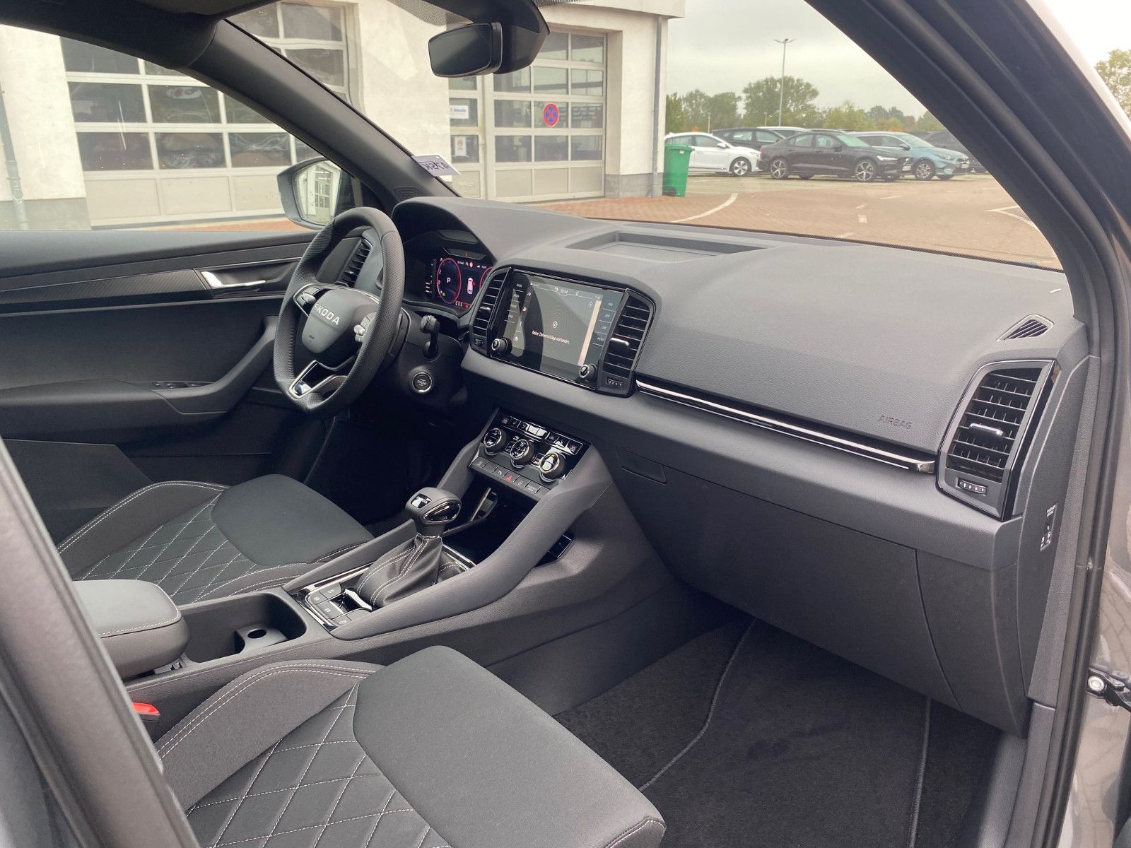 Fahrzeugabbildung SKODA Karoq 2.0l TDI DSG Sportline