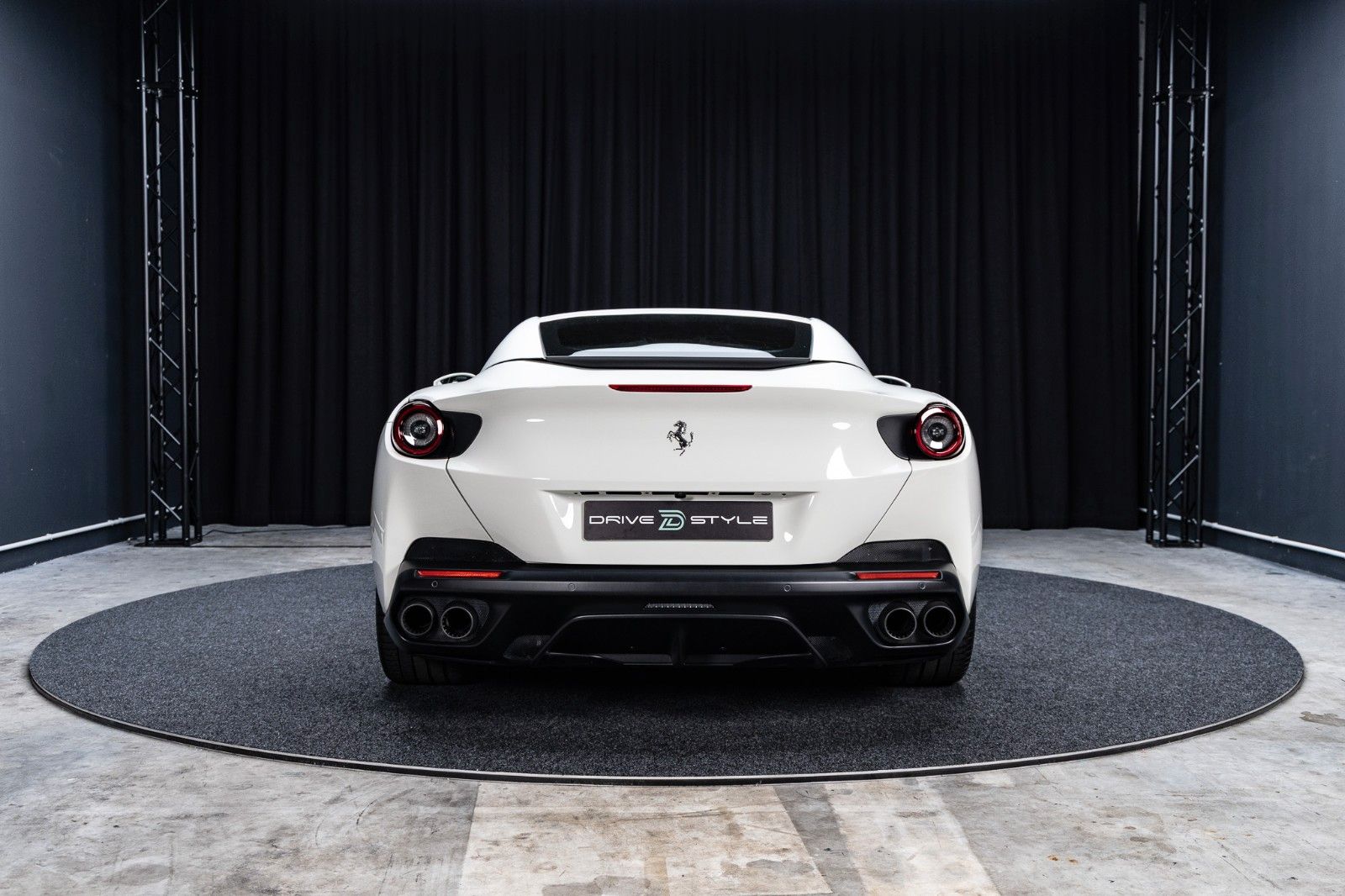 FERRARI Portofino 3.9 T V8 DCT · 5.660 km · Carbon-Lenk – Bild 5
