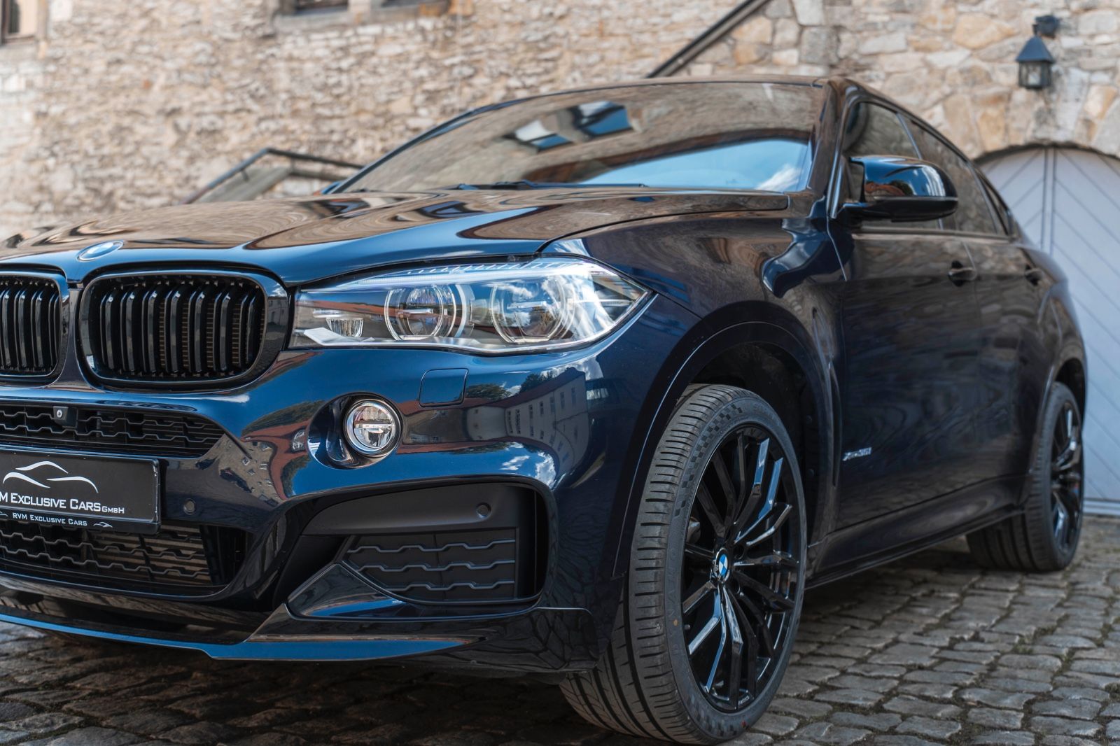 Fahrzeugabbildung BMW X6 xDrive35i M HUD H&K 360° LED TOTW PDC