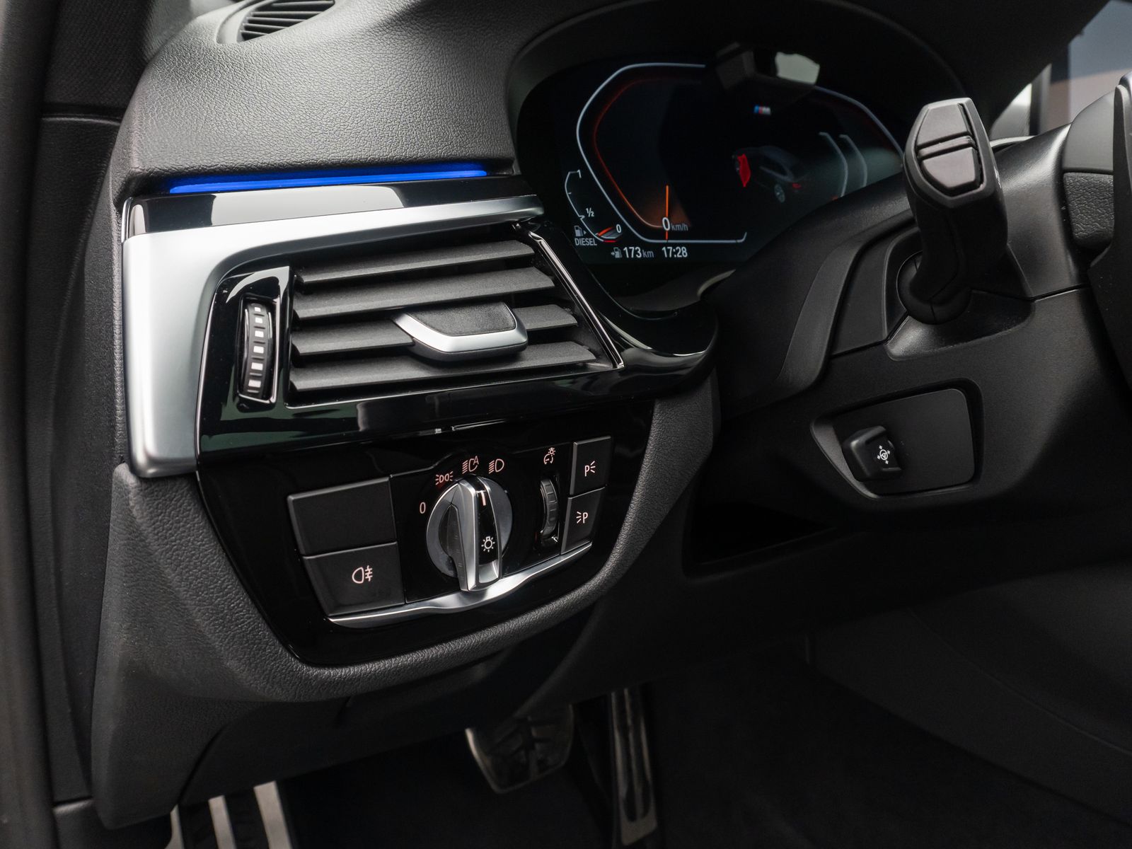 Fahrzeugabbildung BMW 530d M Sport Laser DAB Kamera HUD Panorama 19"