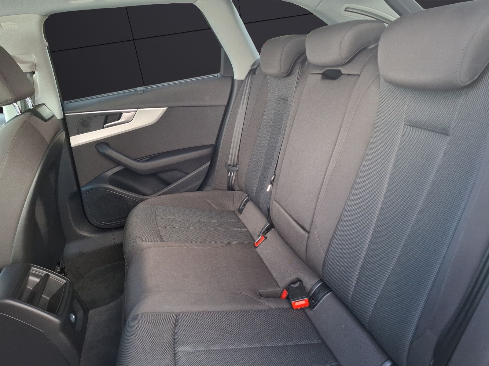Fahrzeugabbildung Audi A4 Avant 35 TFSI S-tronic Navi GRA PDC SH LM