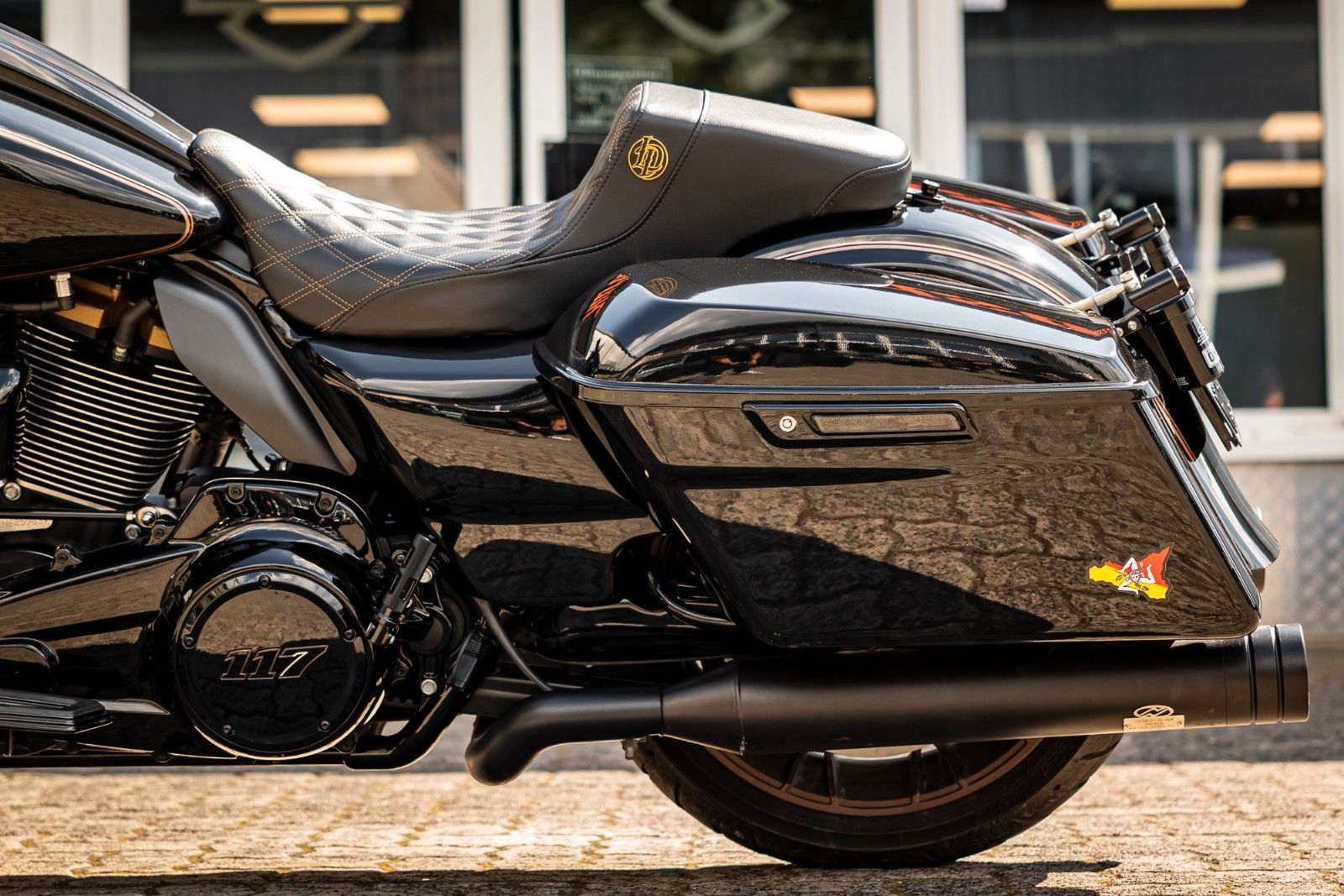 Fahrzeugabbildung Harley-Davidson FLHXST STREET GLIDE ST 117-JEKILL & HYDE- Öhlins