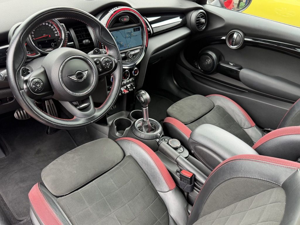 Fahrzeugabbildung MINI John Cooper Works 3-Türer Sport-Aut. NAV+LED
