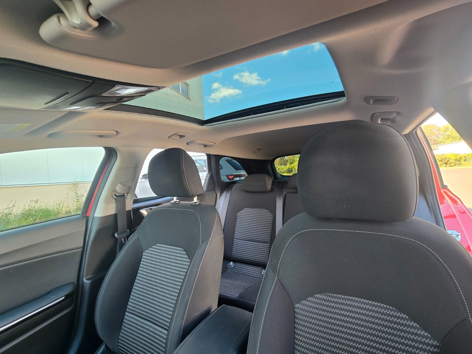 Fahrzeugabbildung Kia Ceed Sportswagon 1.5 T-GDI DCT Spirit Glasdach