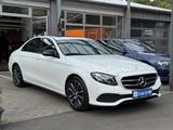 Mercedes-Benz E 200 Ambiente, Night Paket, PDC Kamera, Schiebe - Mercedes-Benz E 200 mit Benzin-Antrieb: Schiebedach, Limousine