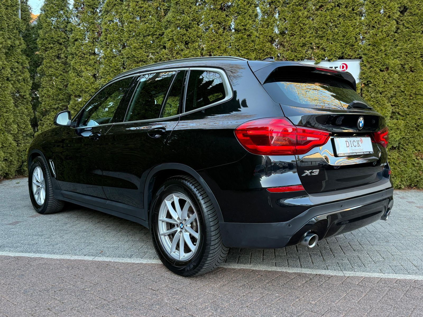 Fahrzeugabbildung BMW X3 xDrive Aut. 20i LED+NAVI+SHZ+LIVE+SPORT+LEDER
