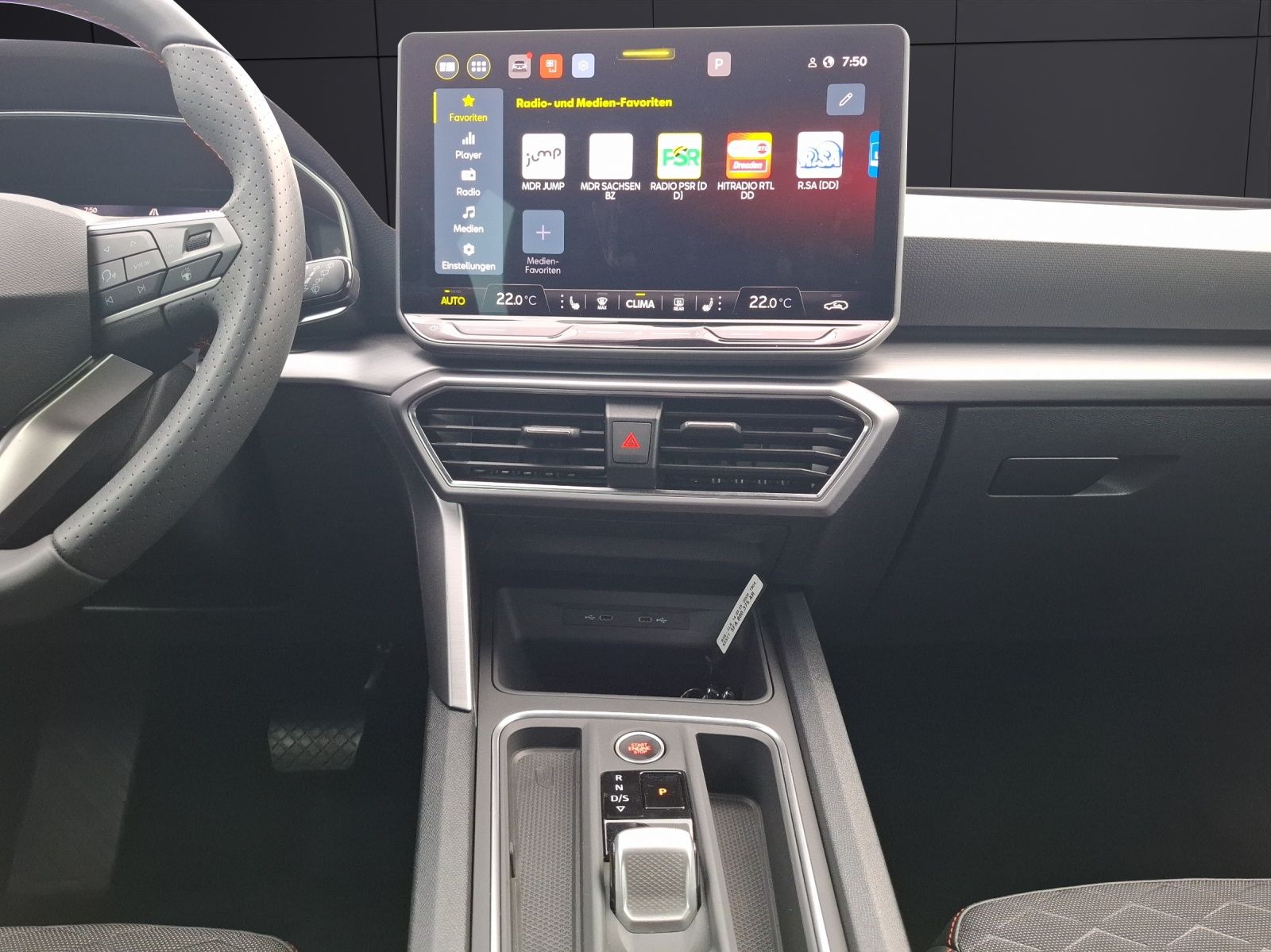 Fahrzeugabbildung SEAT Leon ST eTSI FR DSG LED Navi VC ACC RFK SH