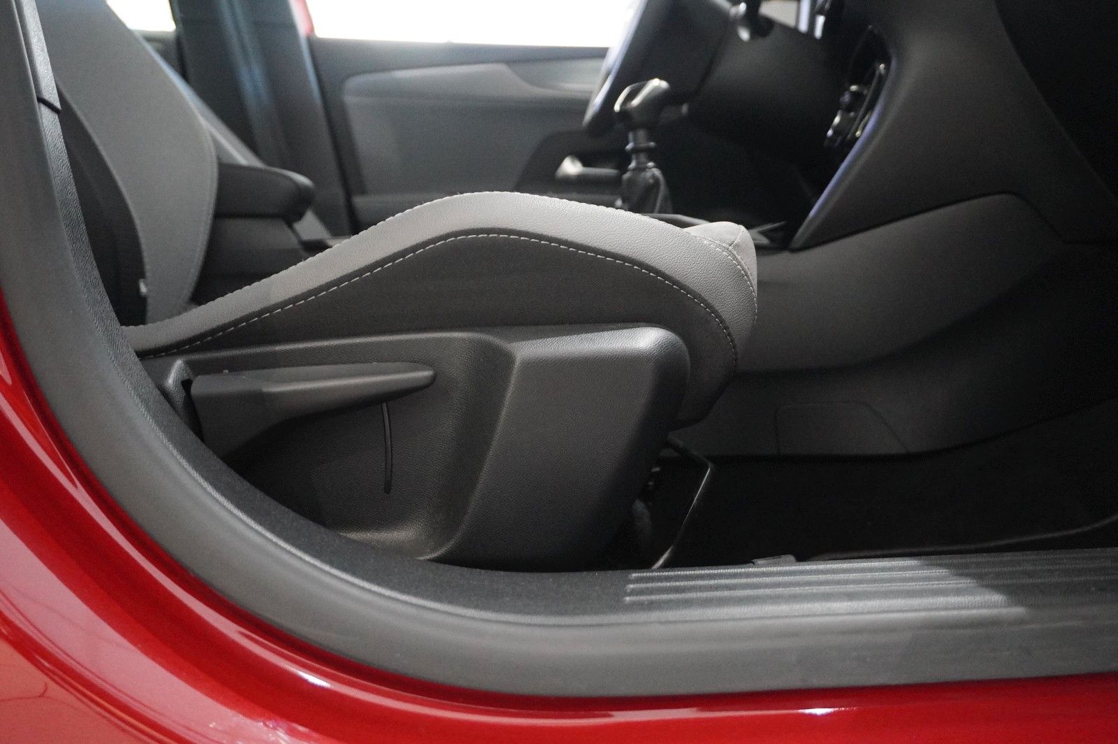 Fahrzeugabbildung Opel Mokka ELEGANCE 1.2T NAVI/LED/KAMERA/SPORT/VIRT.