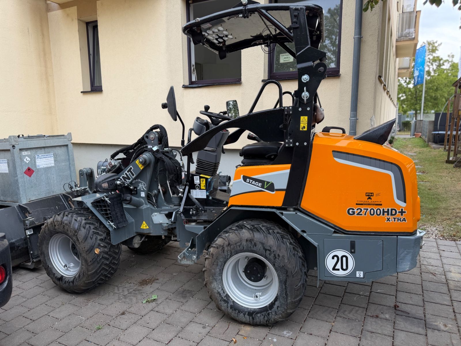 Fahrzeugabbildung Andere Giant G 2700xtraHD +