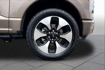 Ford F150 Lightning Platinum gr. Batterie im Vorlauf