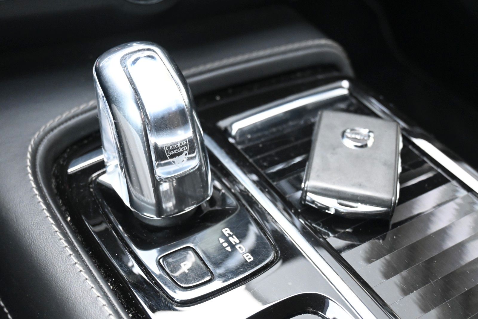 Fahrzeugabbildung Volvo S90 Lim.R-Design Plug-In Hyb. AWD*B&W*LUFT*MASS*