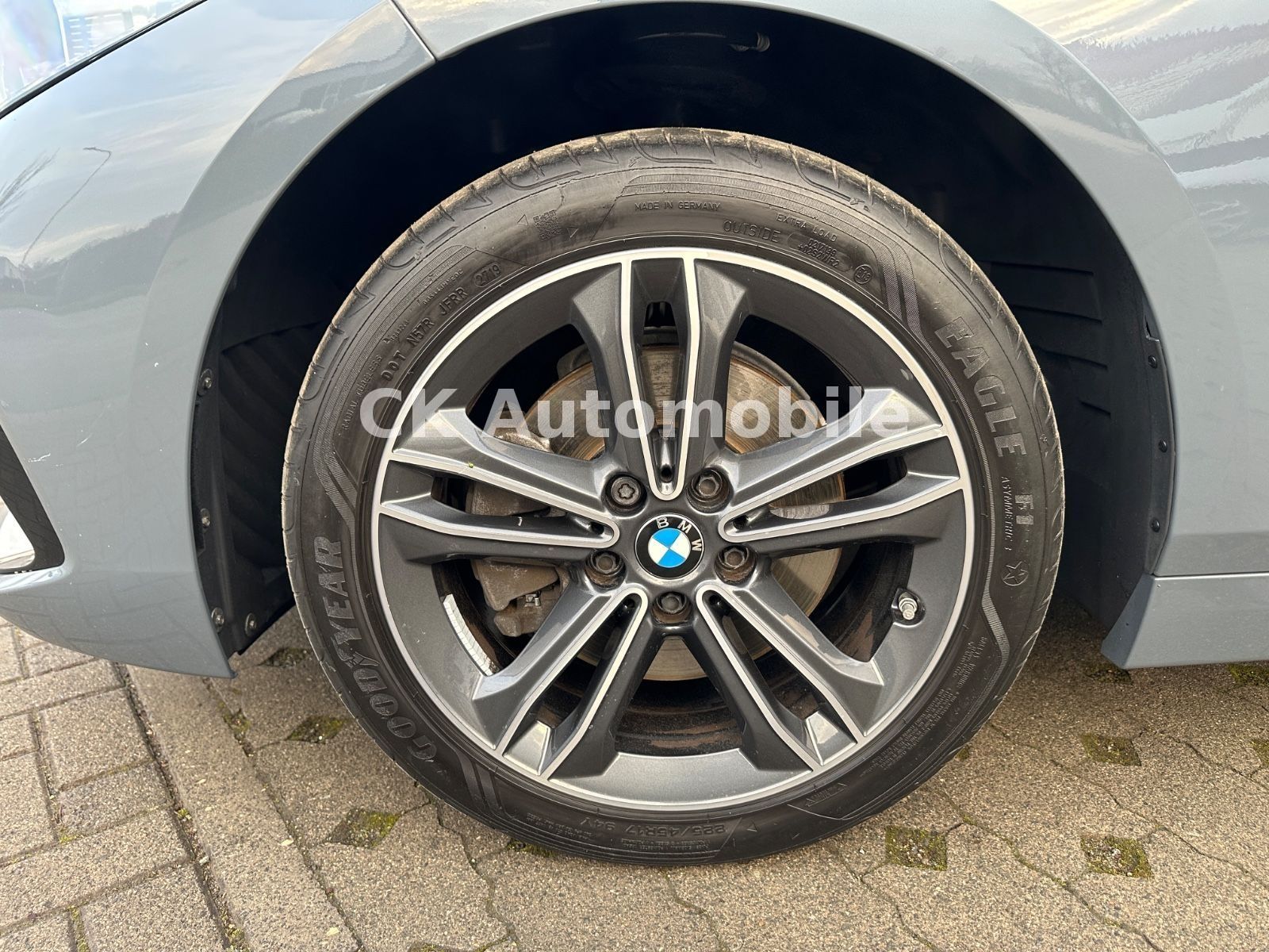 Fahrzeugabbildung BMW 118d Sport-Line/Shadow-Line/Navi/Pano/LED/PDC