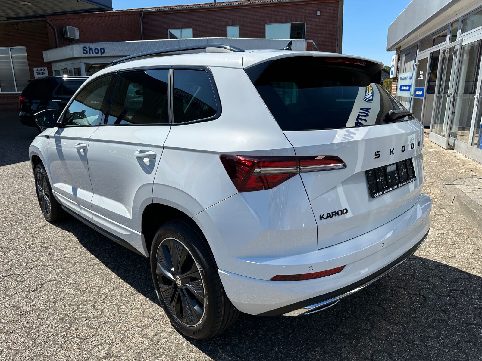 Fahrzeugabbildung SKODA Karoq 1.5 TSI Sportline DSG Pano/AHK/Navi/Matrix