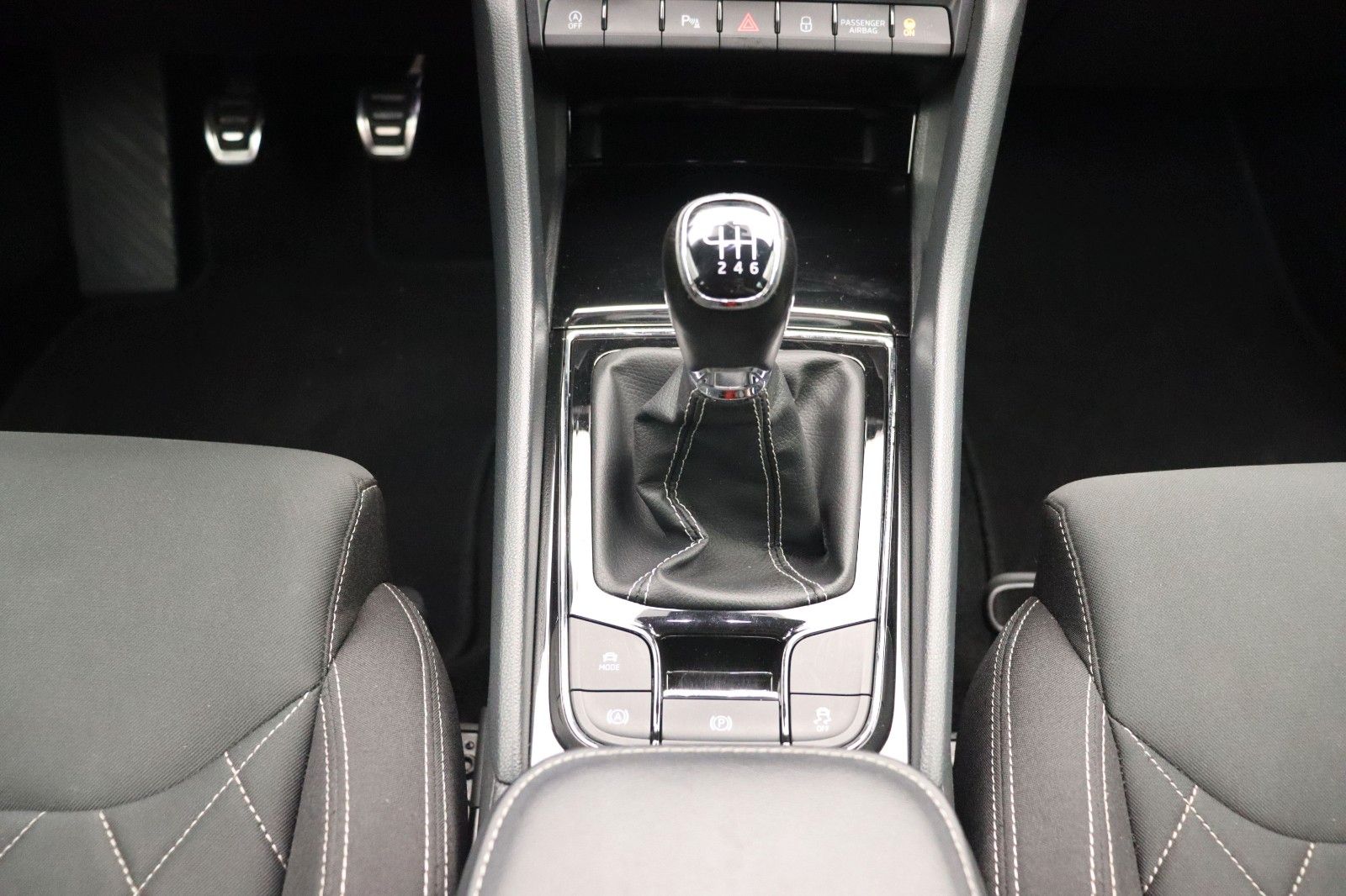 Fahrzeugabbildung SKODA Karoq 1.5 Ambition Sports-Line LED NAVI ACC