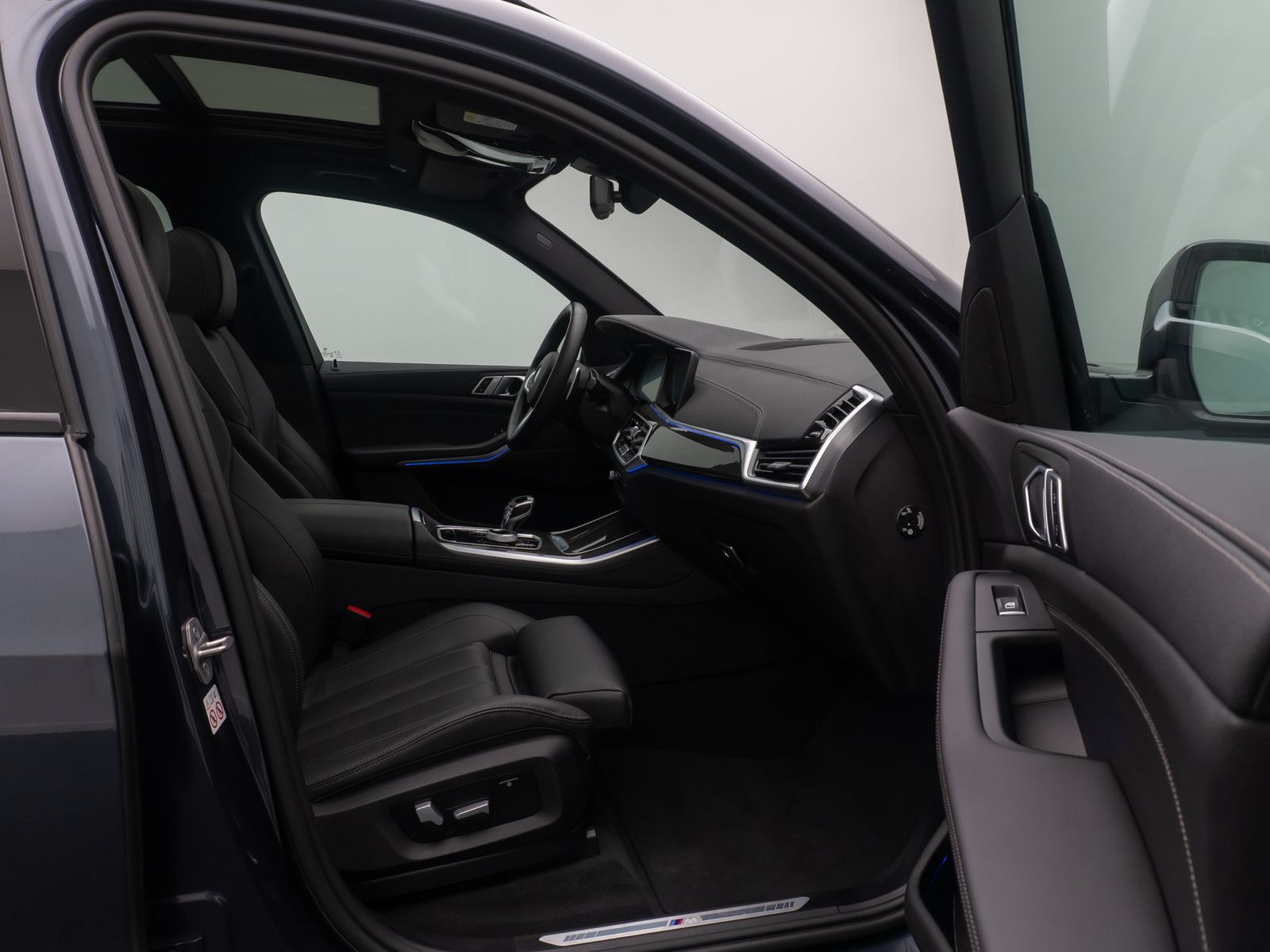 Fahrzeugabbildung BMW X5 xD30d M Sport Kamera DAB HiFi HUD Panorama