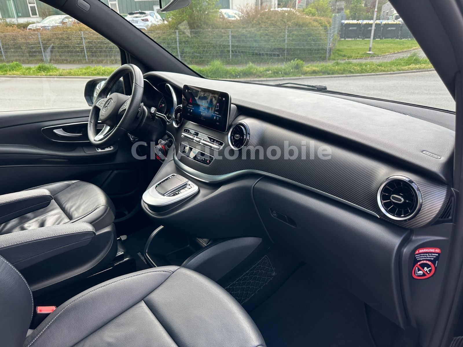 Fahrzeugabbildung Mercedes-Benz V 300d 4 Matic AVANTGARDE AMG-Line/6 Sitze/Pano
