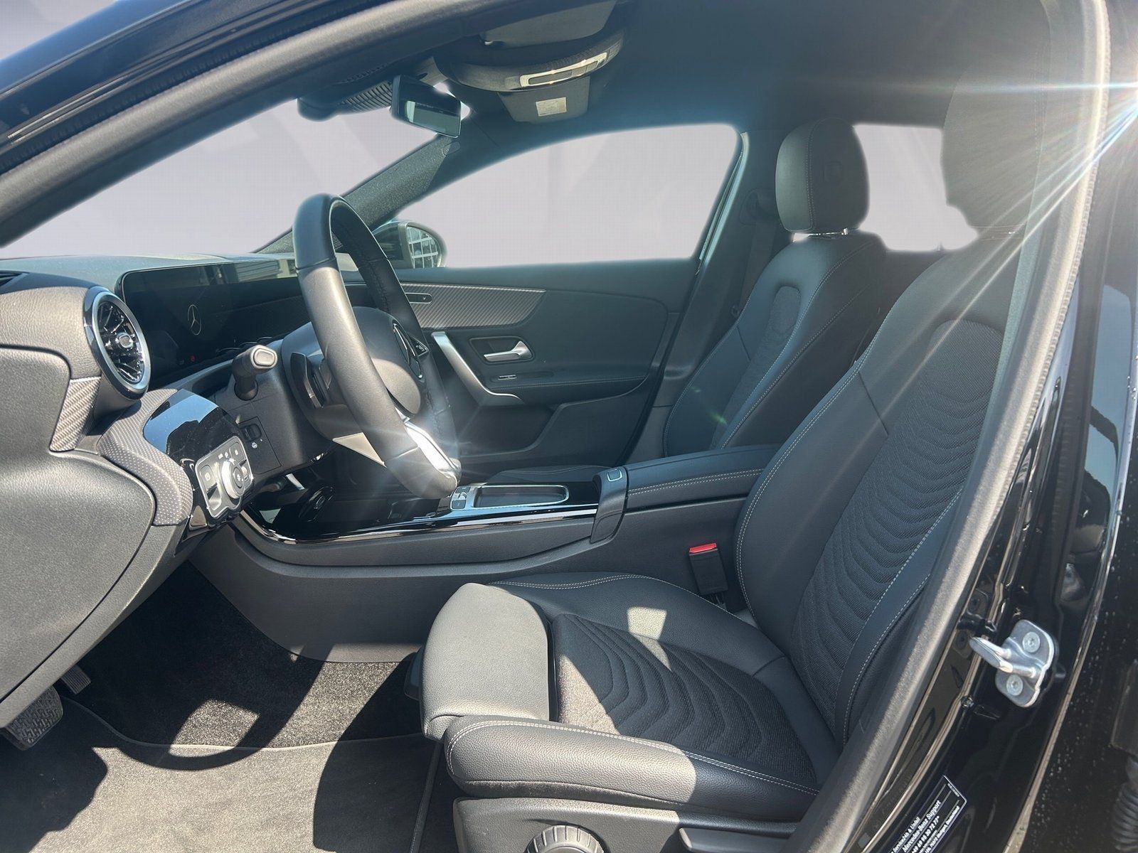 Mercedes-Benz A 180 Progressive MBUX NAVI PRE LED 17 KAM SHZ foto 11