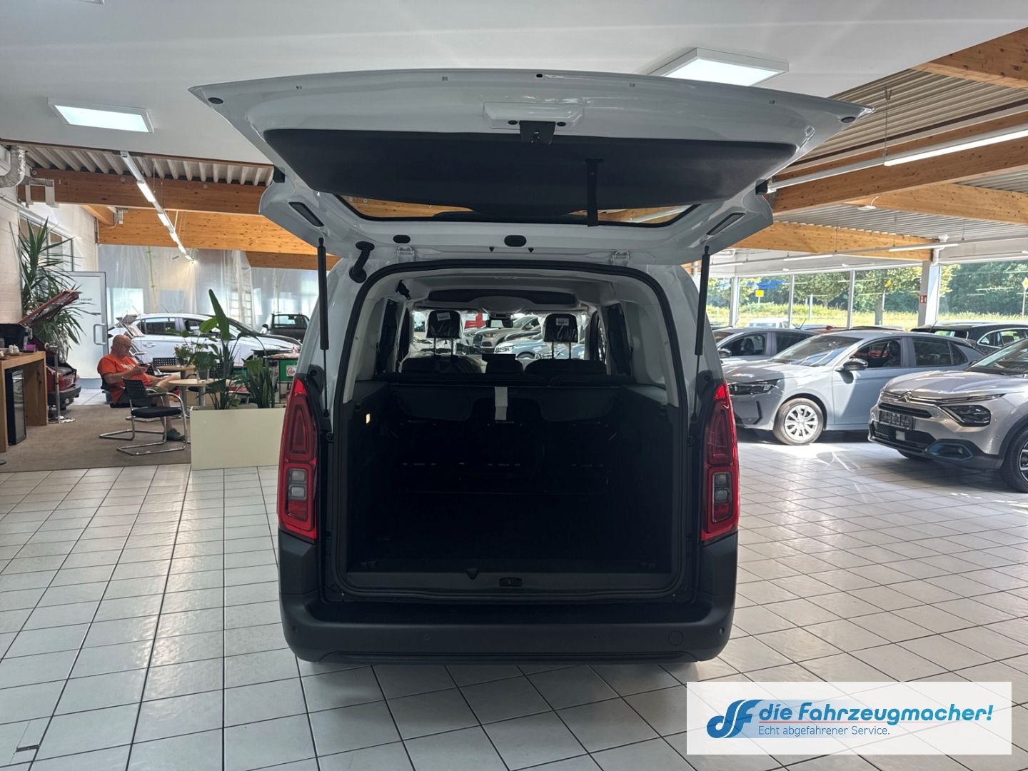 Fahrzeugabbildung Citroën Berlingo XL Digitales Cockpit LED Apple CarPlay