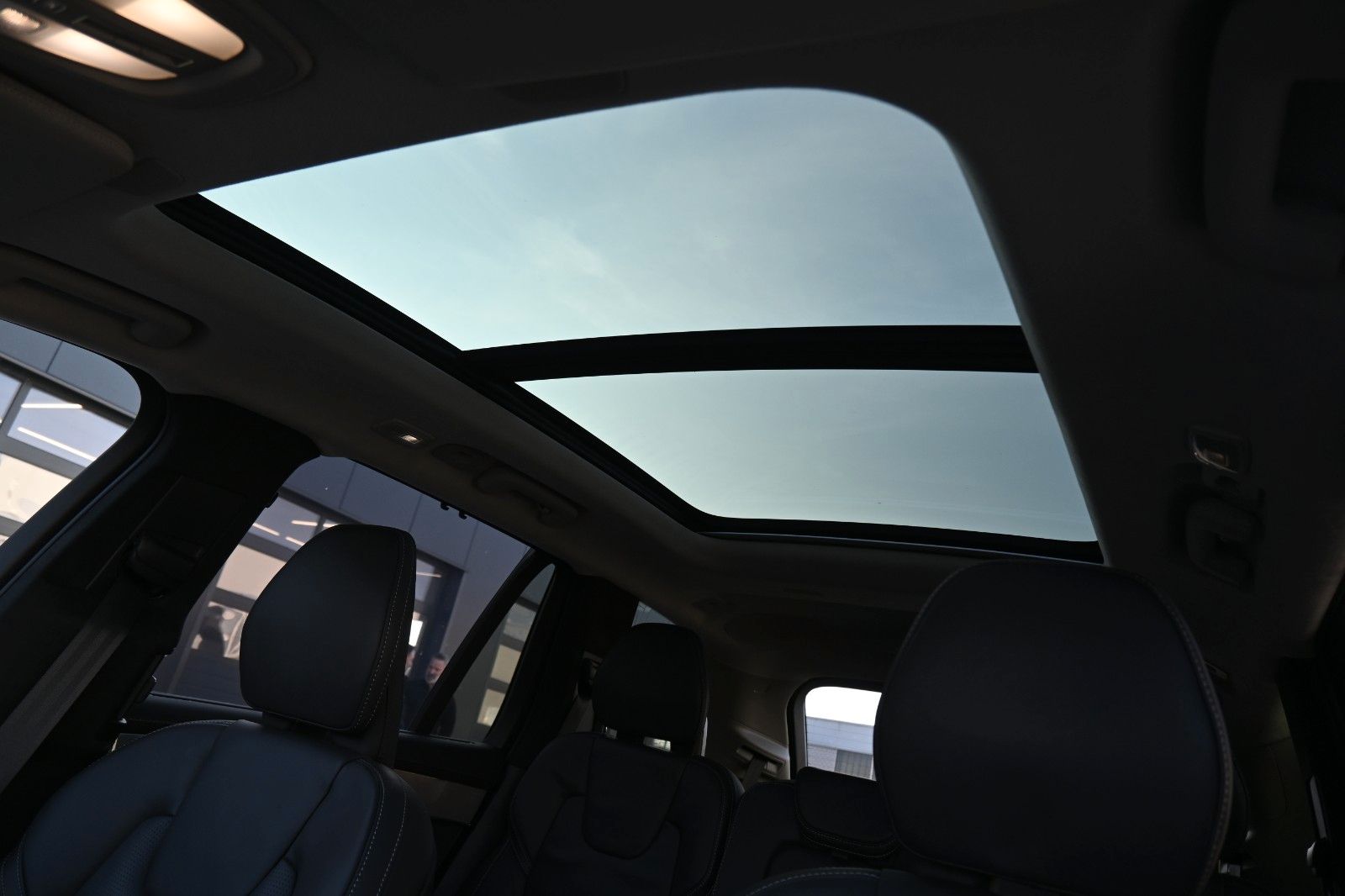 Fahrzeugabbildung Volvo XC90 T8 AWD Ultra Dark*STDHZG*360**LUFT*B&W*22"