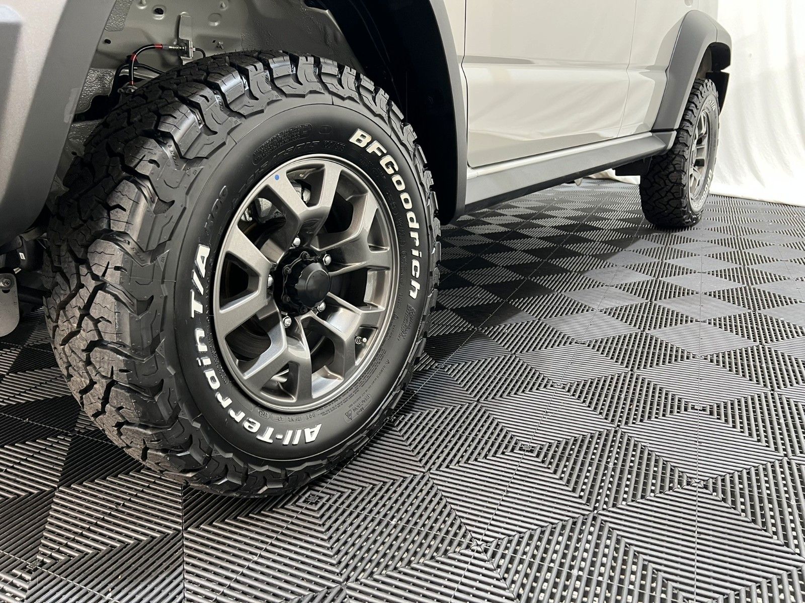 Fahrzeugabbildung Suzuki RTR Jimmy - 4/5 Türer / Offroad Edition