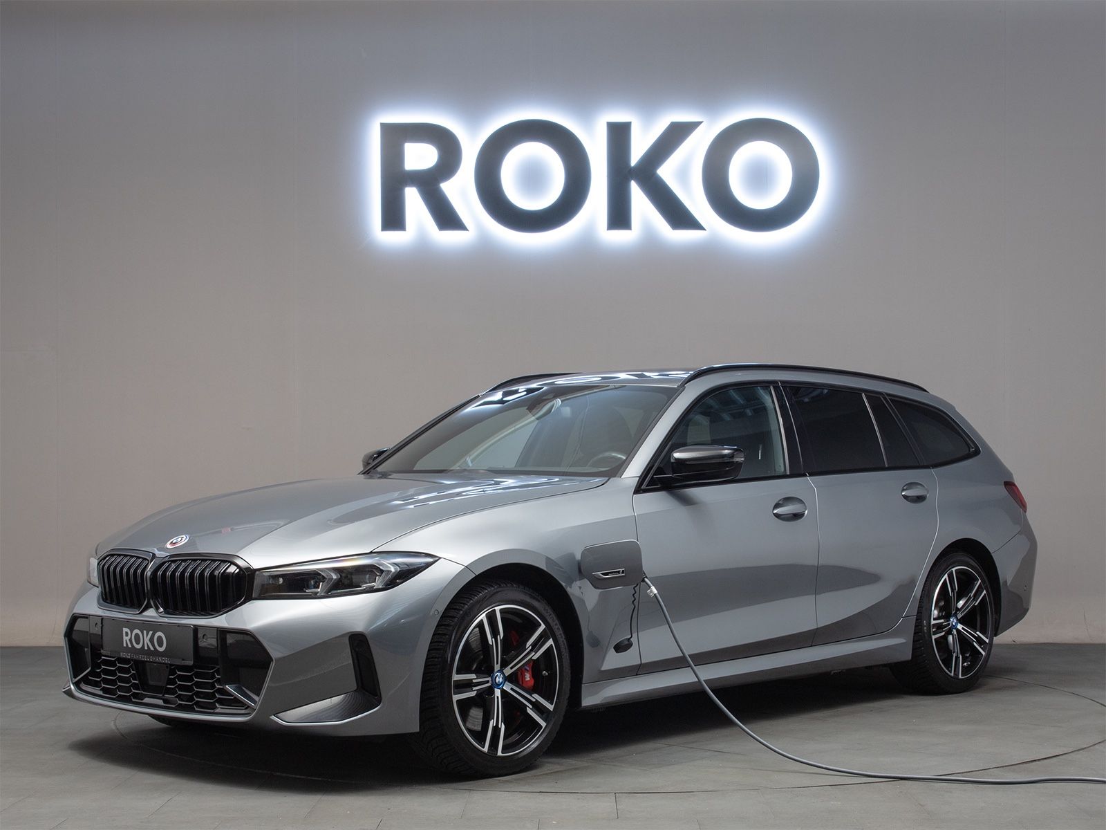 BMW 330e xD M-Sport HuD Leder CAM Pano H&amp;K LenkHz.