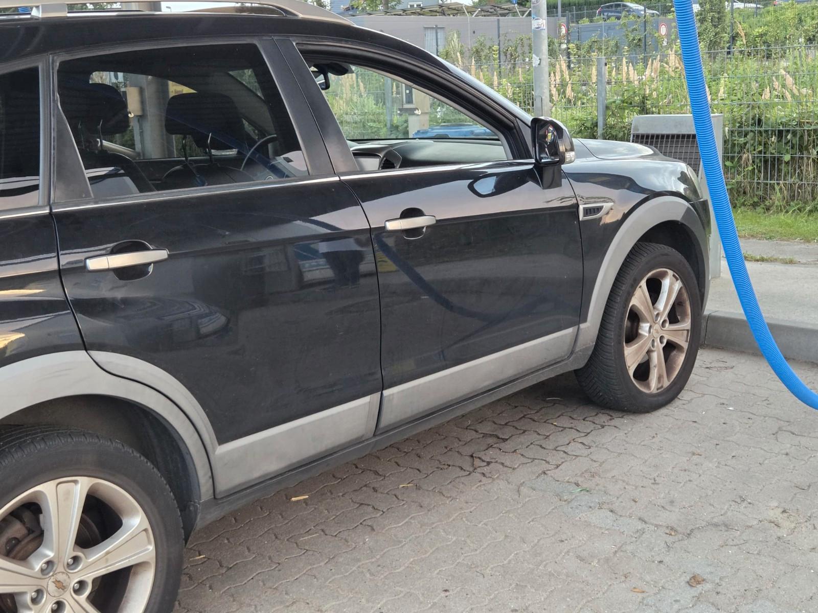 Chevrolet Captiva 2012 — interior