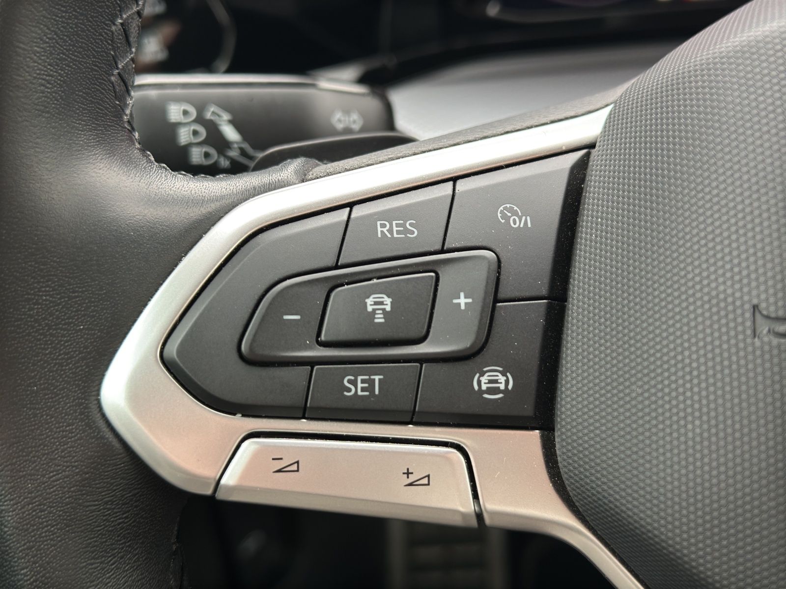 Fahrzeugabbildung Volkswagen Golf VIII Variant eTSI Active DSG NAVI AppConnec