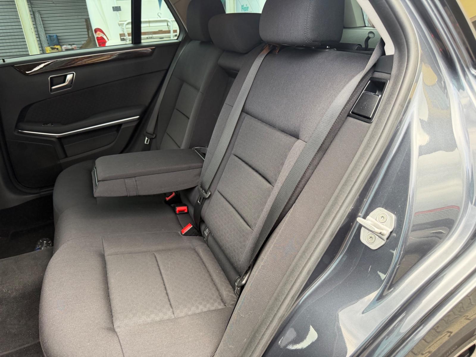Mercedes-Benz E220 2012 — photo 10