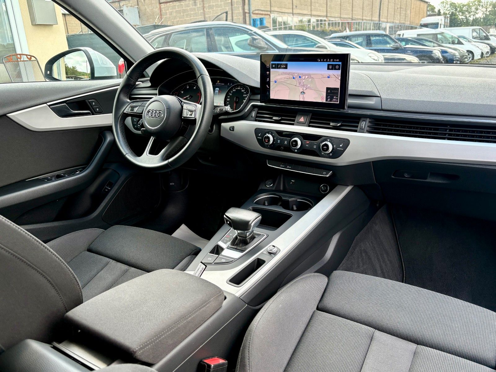 Fahrzeugabbildung Audi A4 Avant 35 TDI basis Navi AHK 1.HAND LED SPORTS